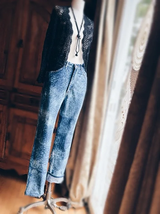 One-of-a-Kind (OOAK) Vintage Gitano Hand-Stenciled Lace Jeans - Picture 7 of 16